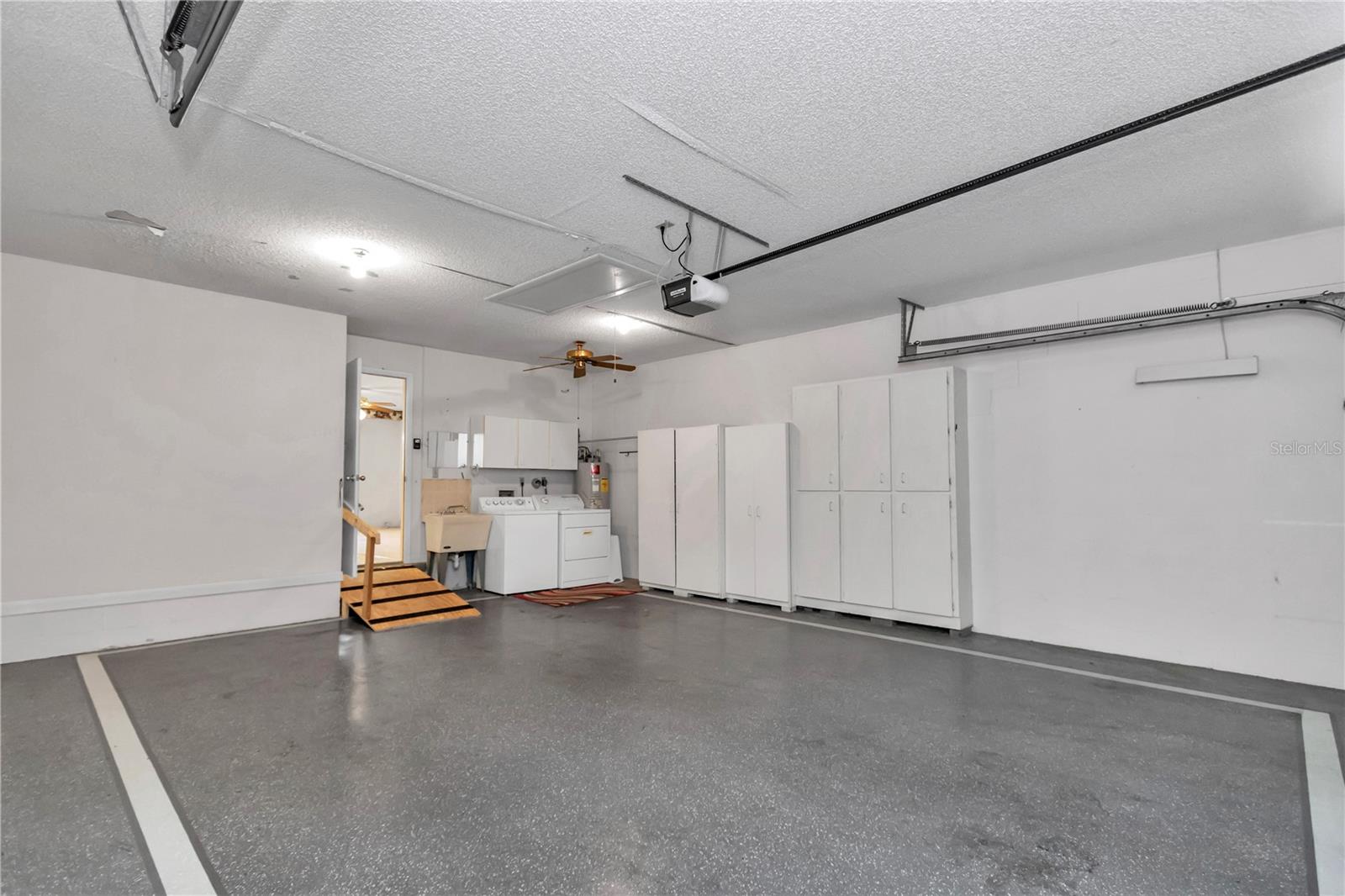 CIRCLE SQUARE WOODS - Residential