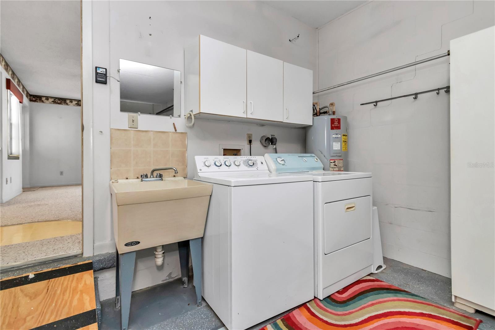 CIRCLE SQUARE WOODS - Residential