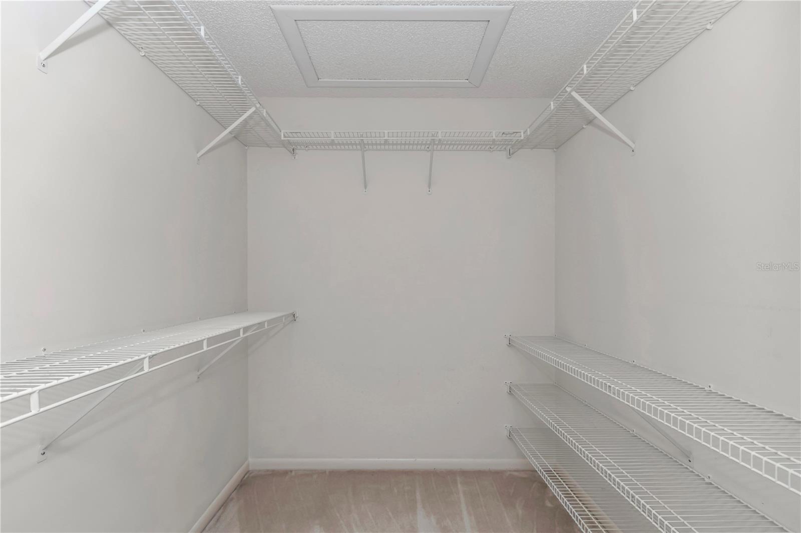 CIRCLE SQUARE WOODS - Residential