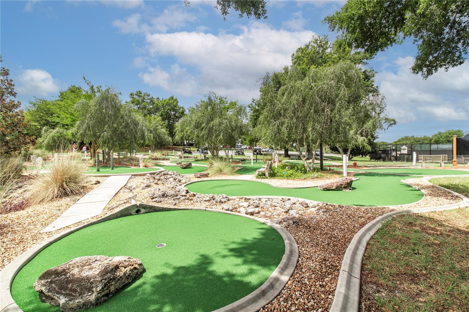 CIRCLE SQUARE WOODS - Residential