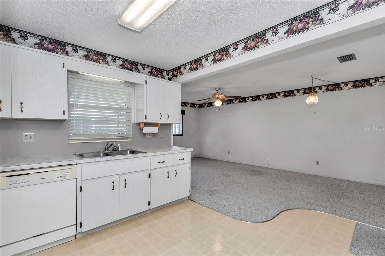 CIRCLE SQUARE WOODS - Residential