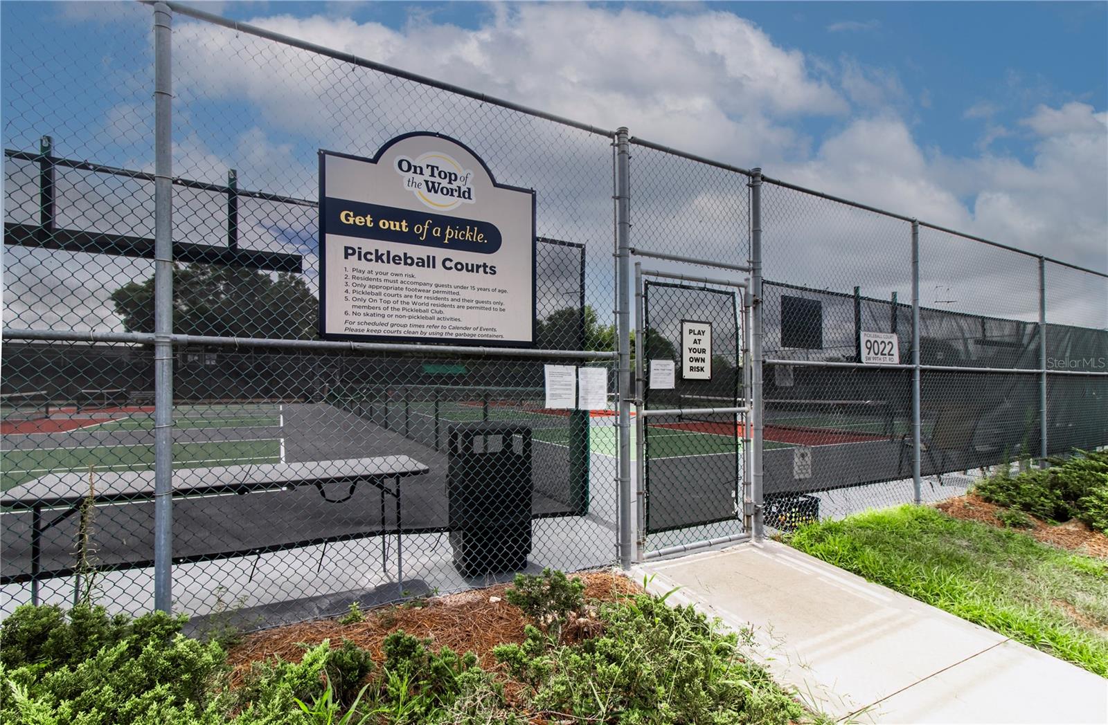 CIRCLE SQUARE WOODS - Residential