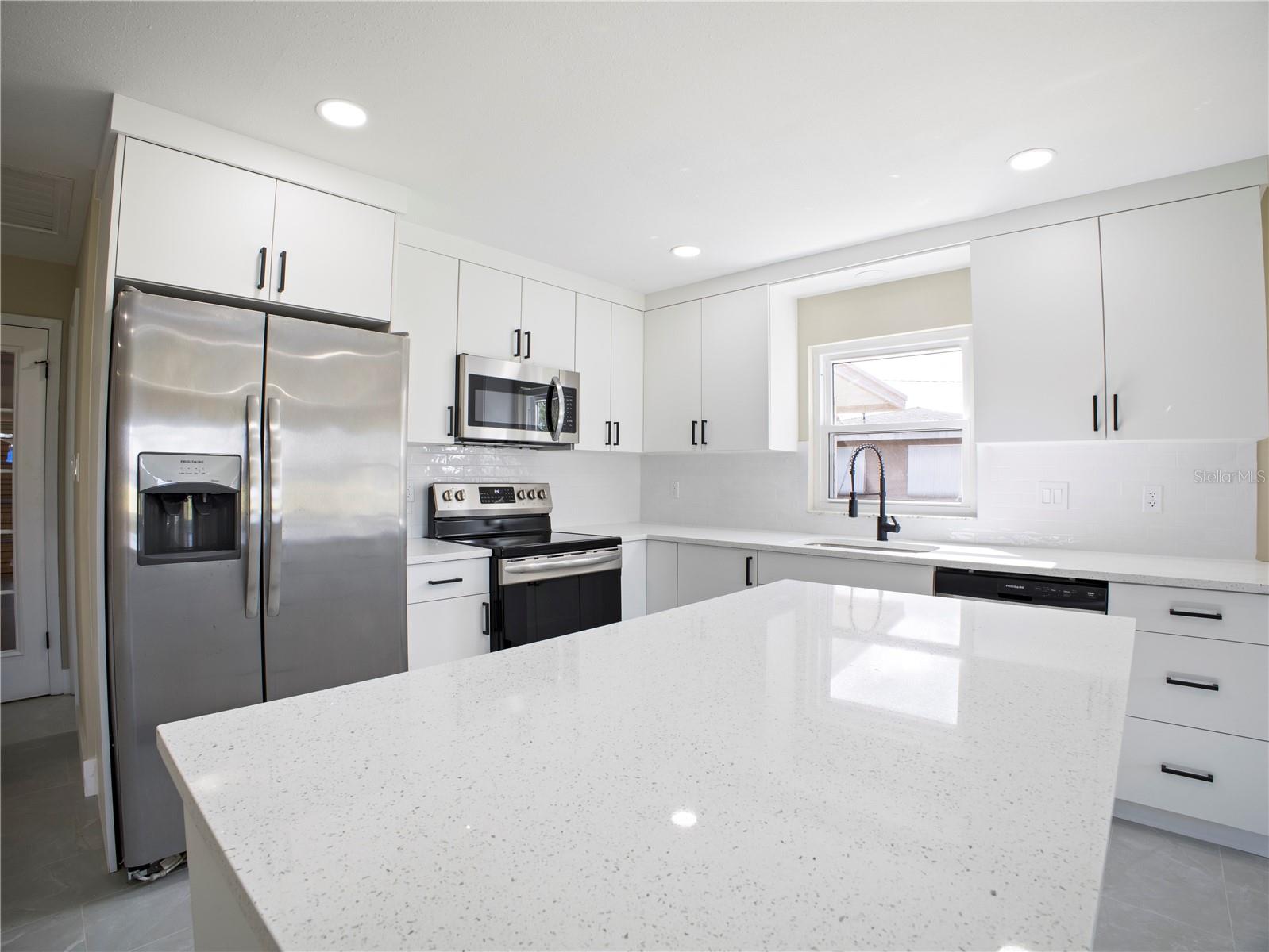 AVON LAKES SUB - Residential