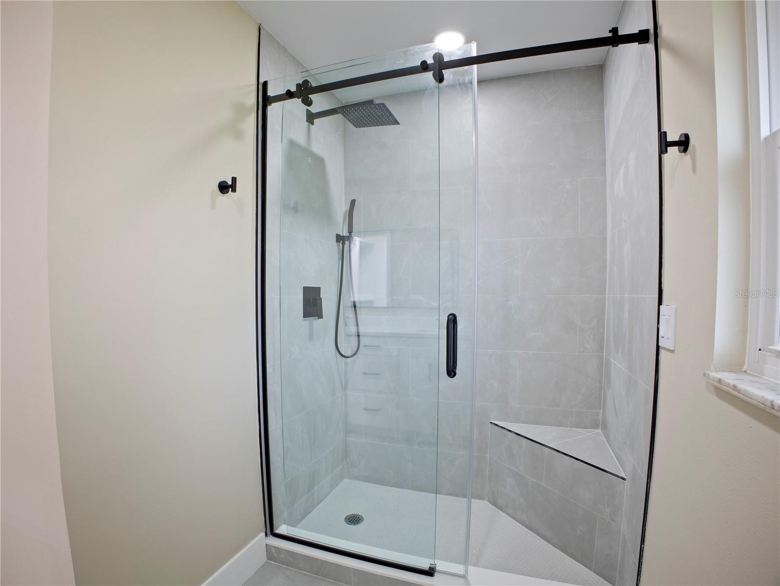 AVON LAKES SUB - Residential