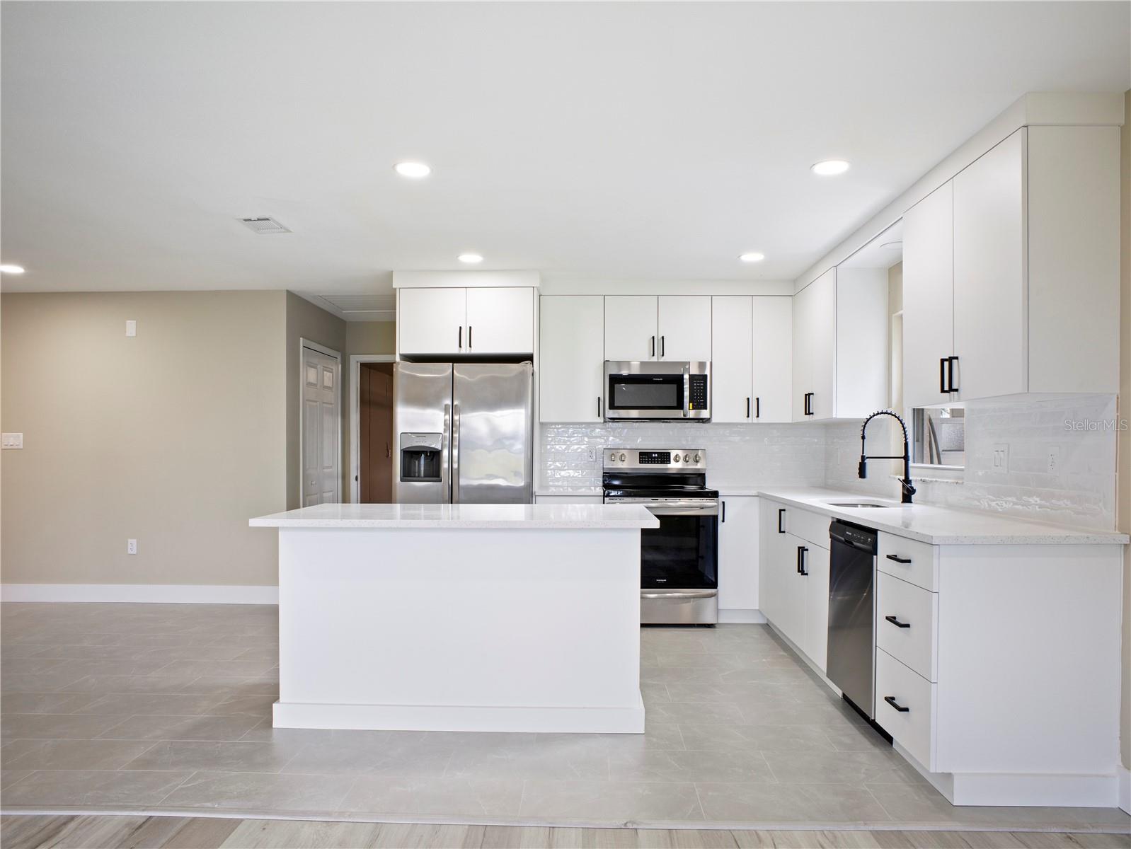 AVON LAKES SUB - Residential