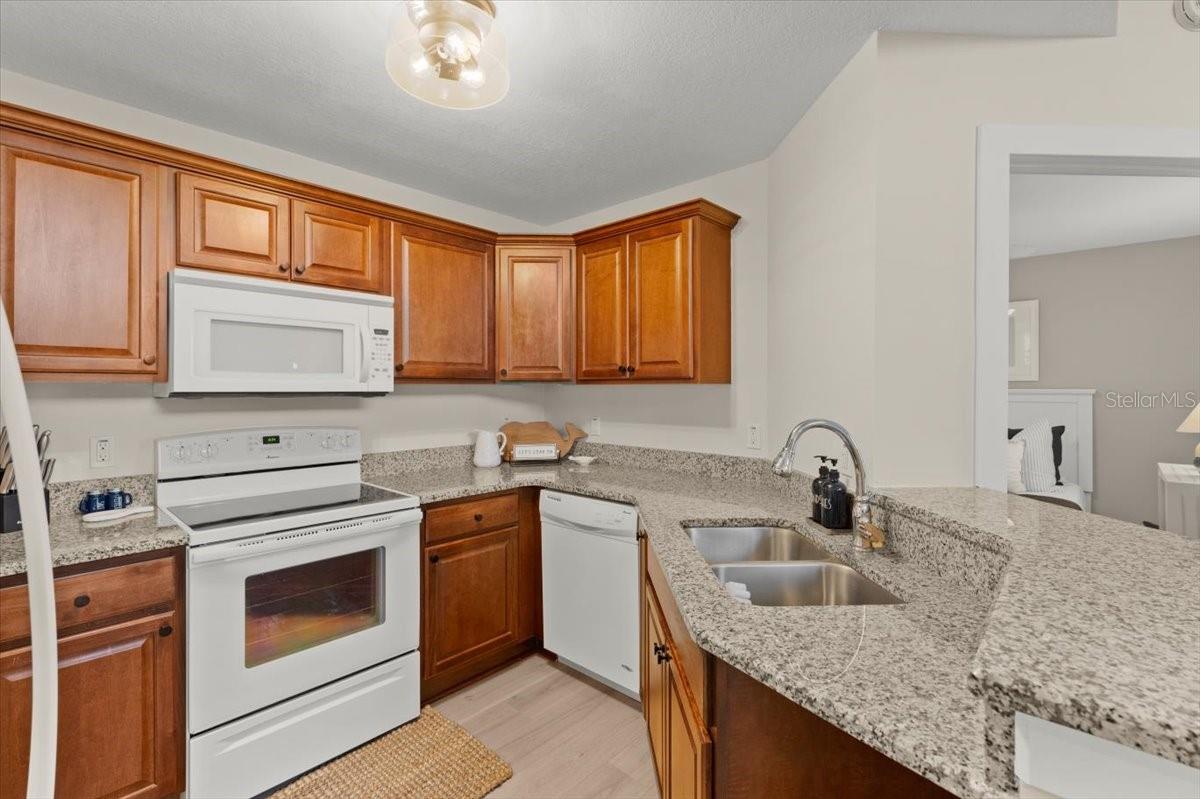 898 BAYBREEZE WAY 880