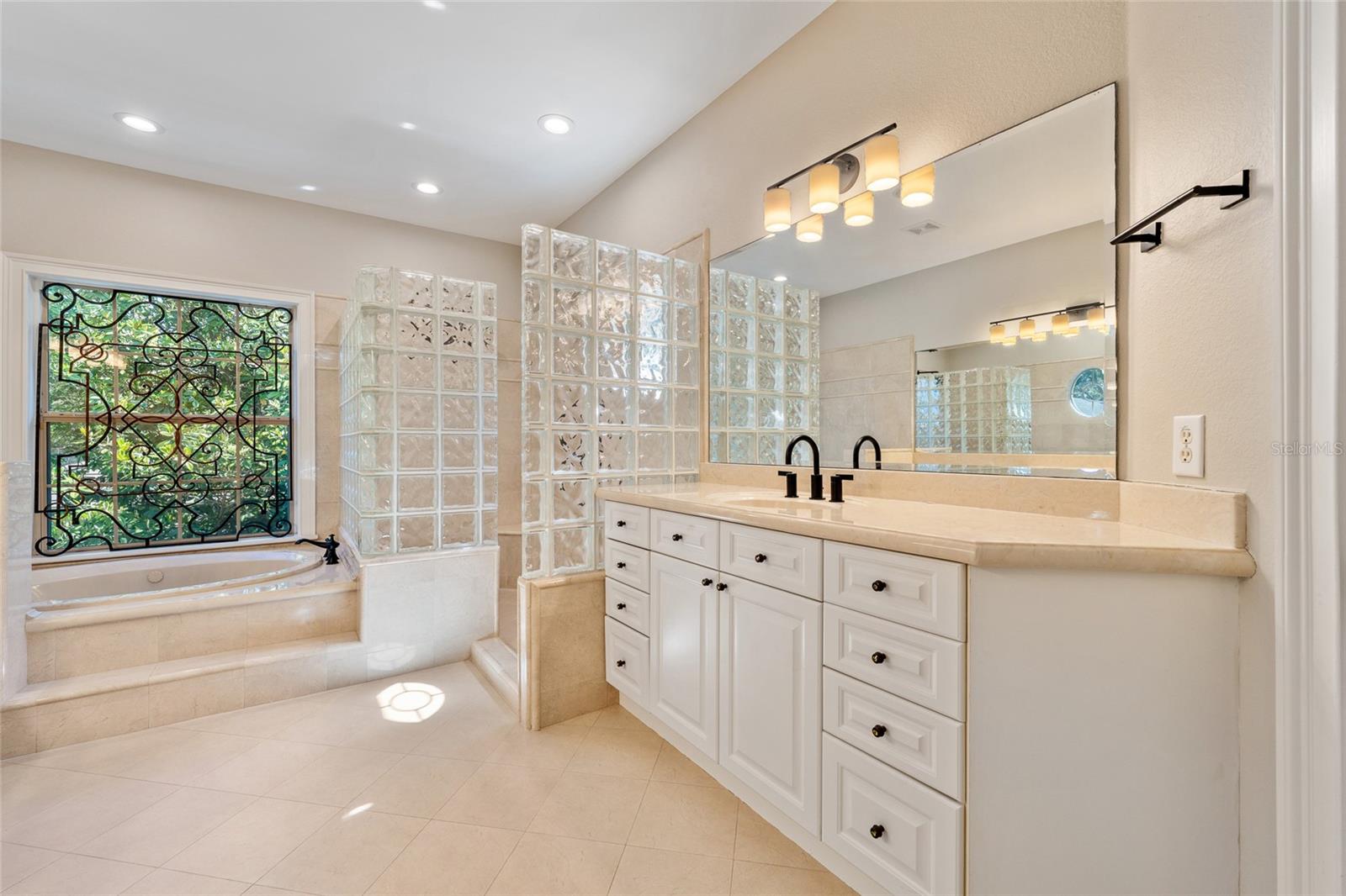 KEENES POINTE - Residential