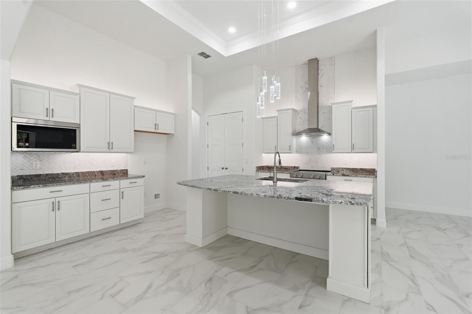 HAMPTON HILLS - Residential