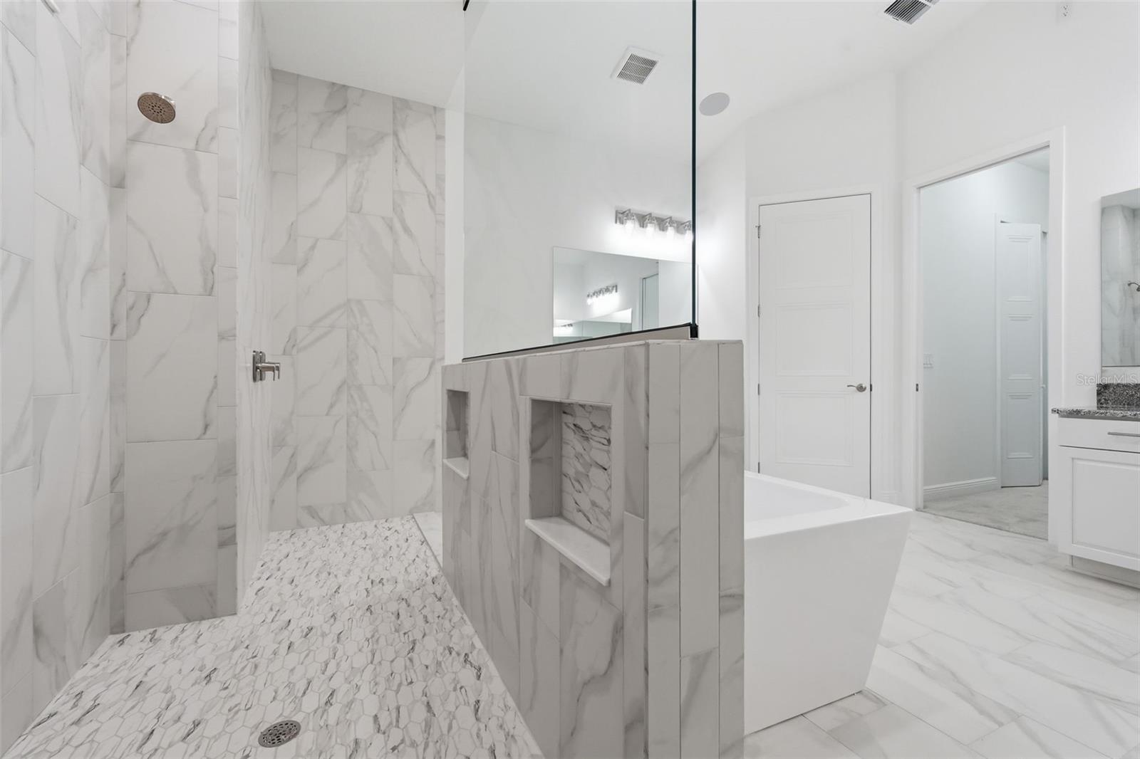 HAMPTON HILLS - Residential