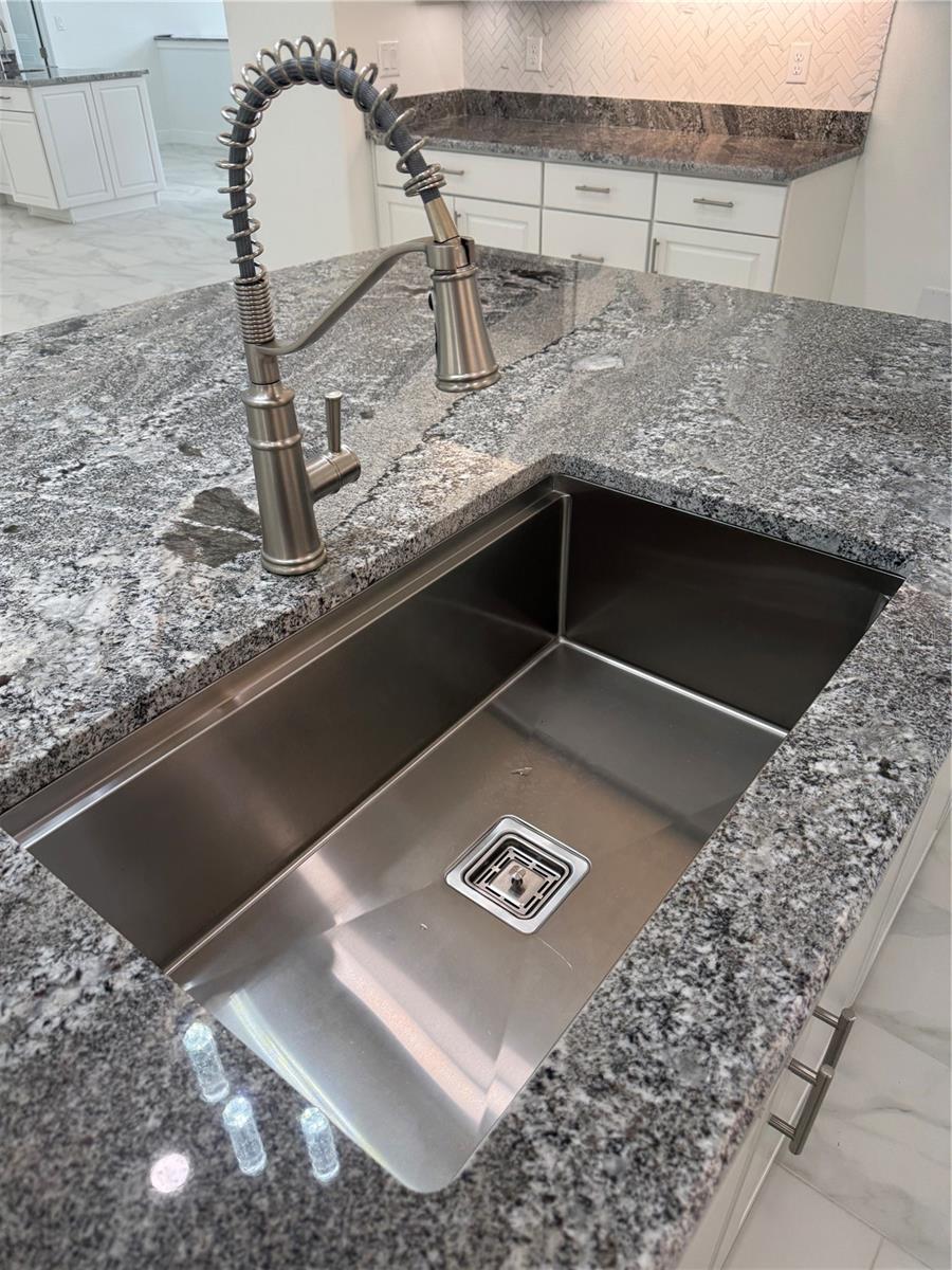 HAMPTON HILLS - Residential