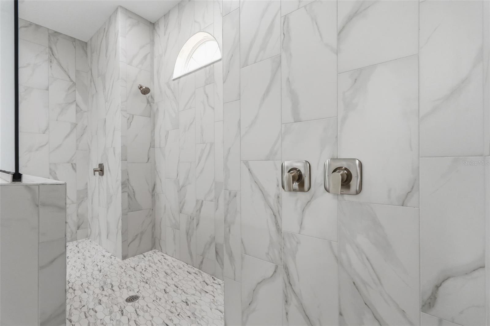 HAMPTON HILLS - Residential