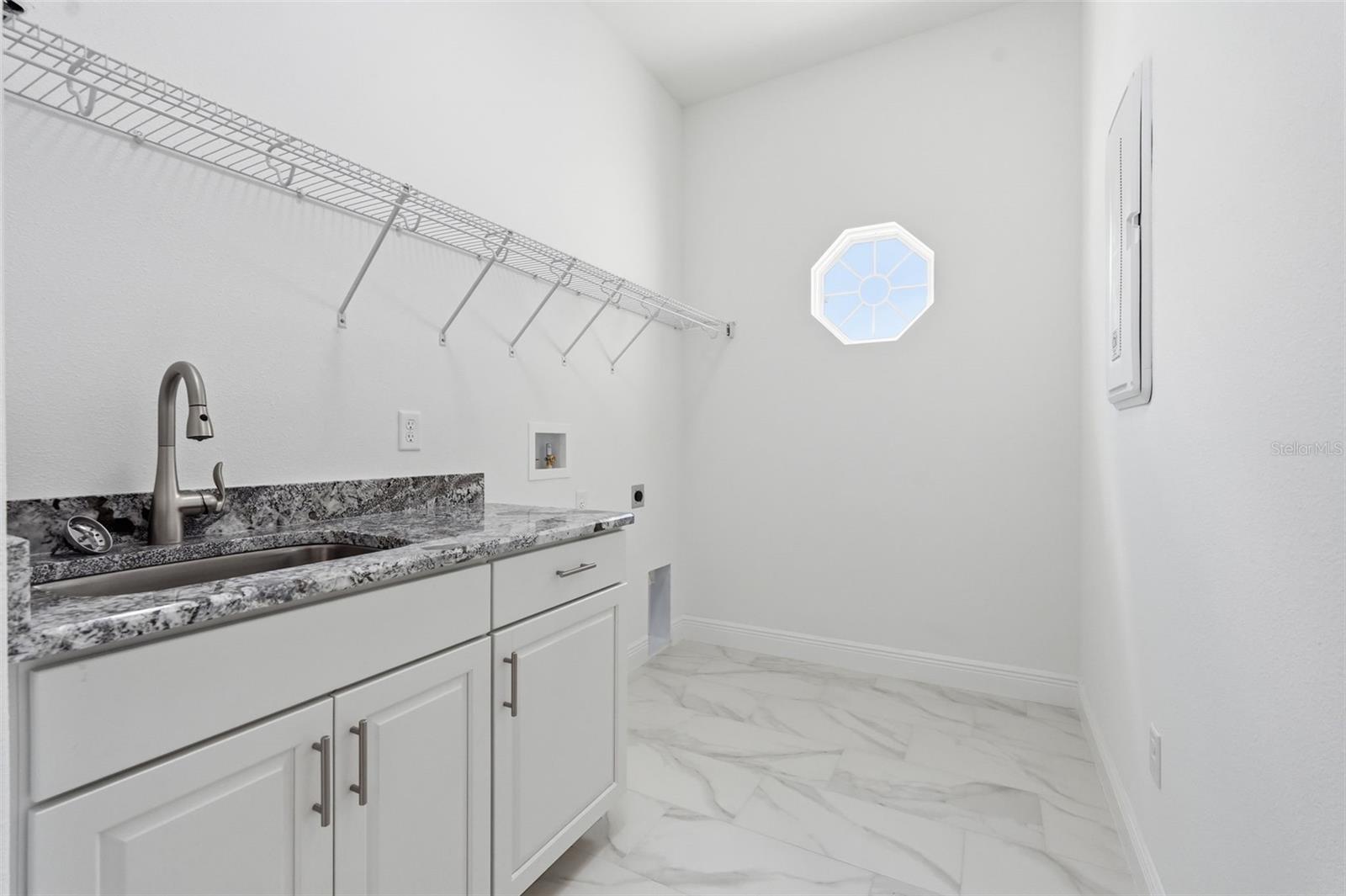 HAMPTON HILLS - Residential