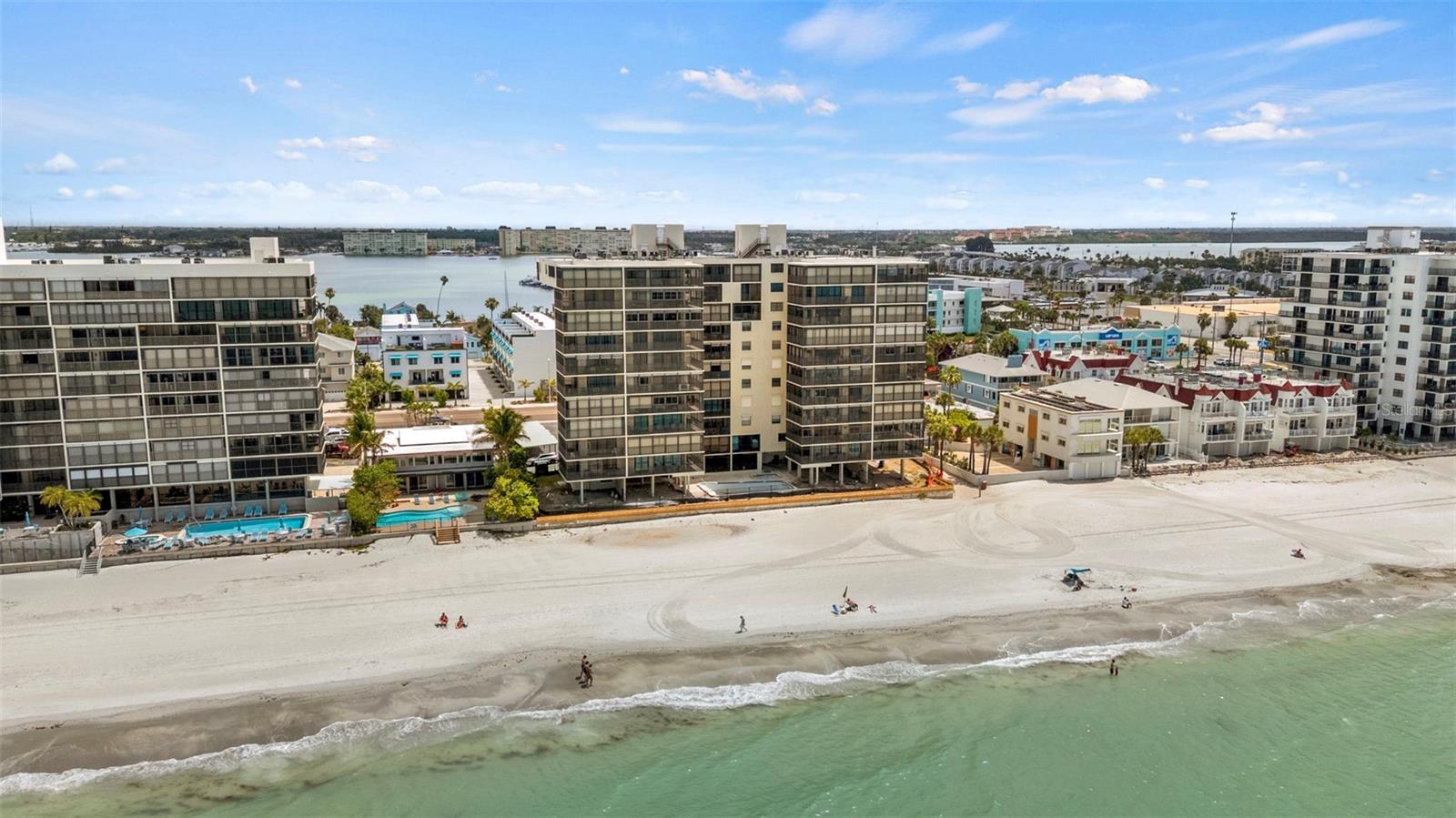 SHORES OF MADEIRA CONDO - Residential