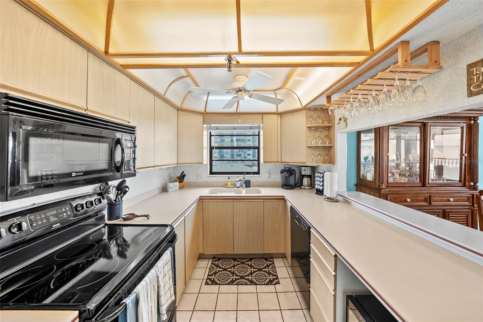 SHORES OF MADEIRA CONDO - Residential