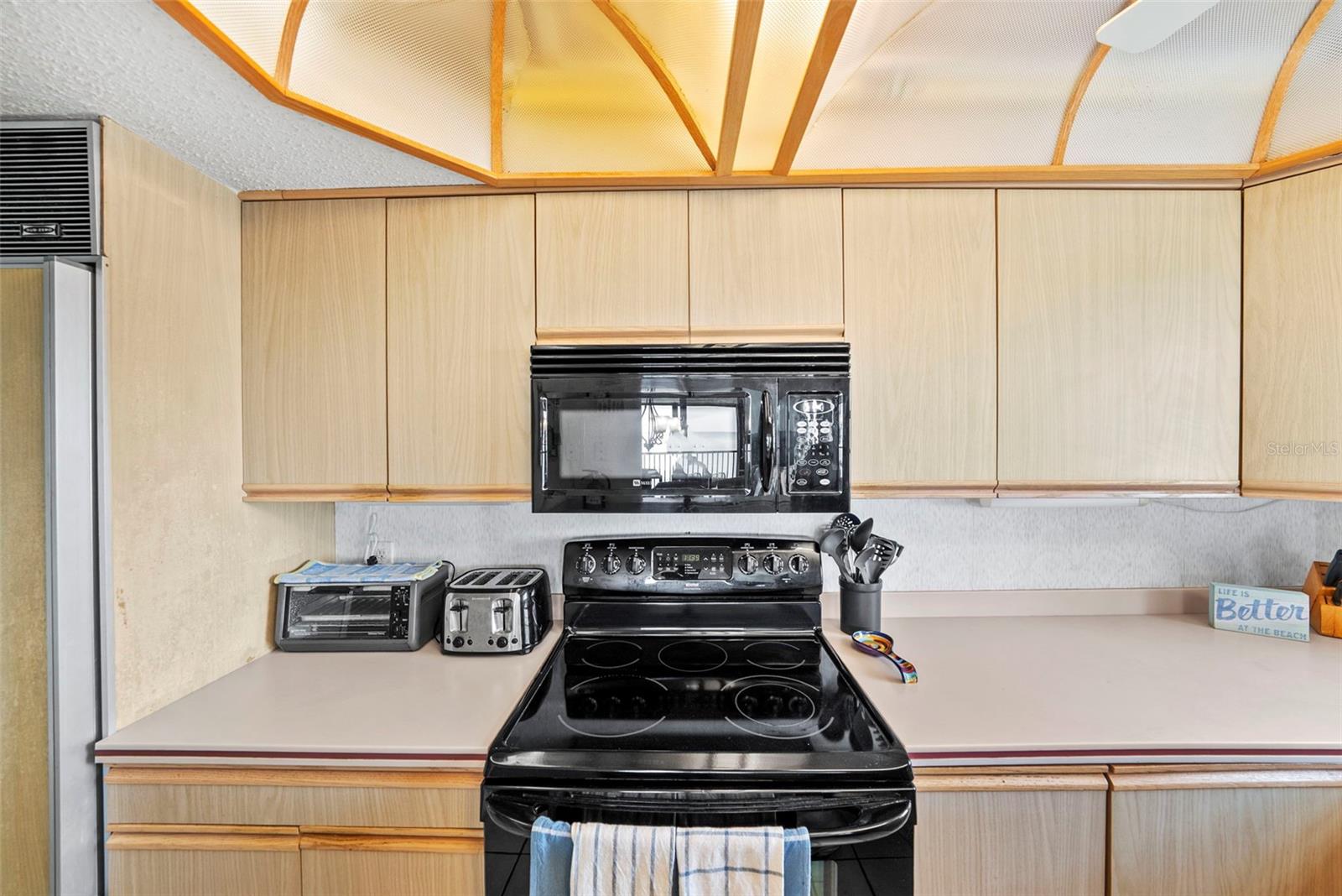 SHORES OF MADEIRA CONDO - Residential