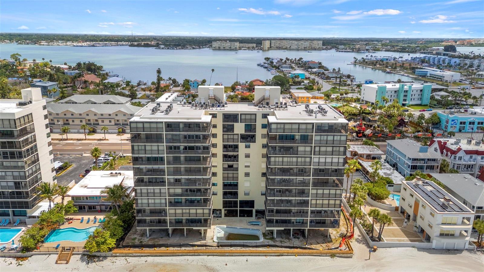 SHORES OF MADEIRA CONDO - Residential
