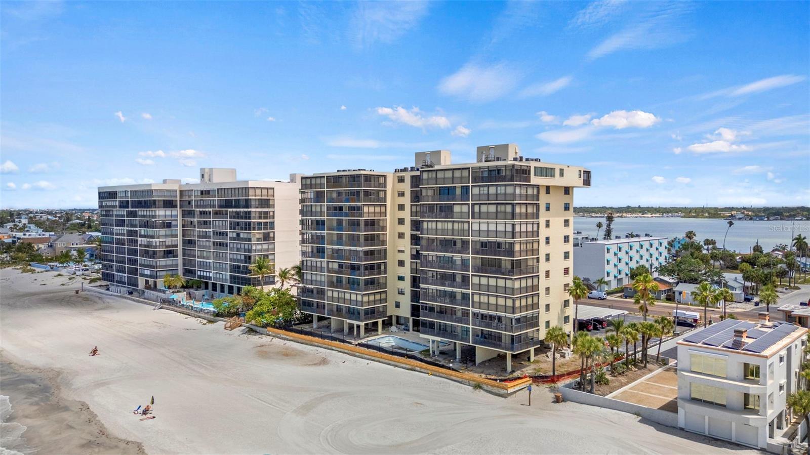 SHORES OF MADEIRA CONDO - Residential