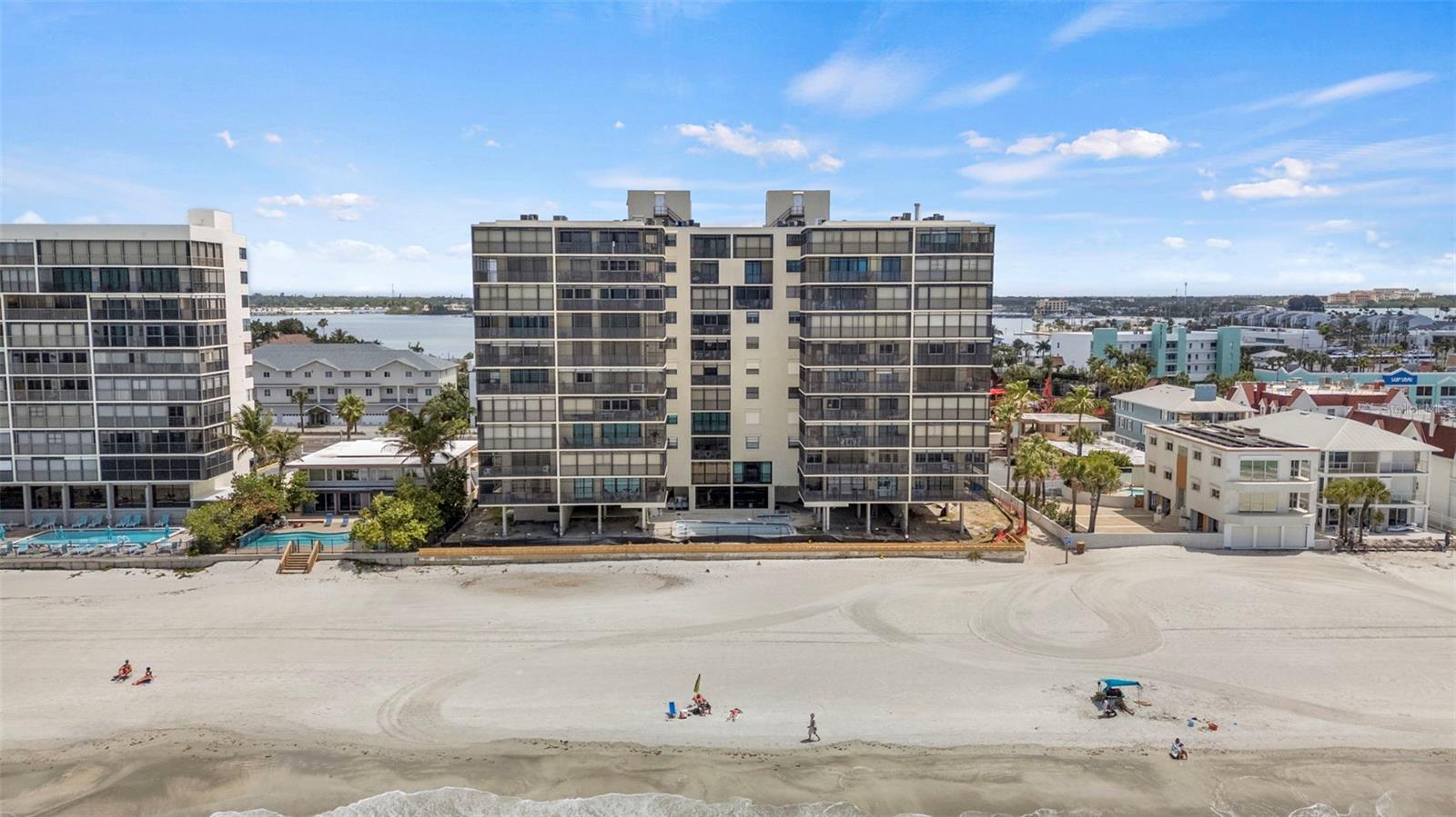 SHORES OF MADEIRA CONDO - Residential