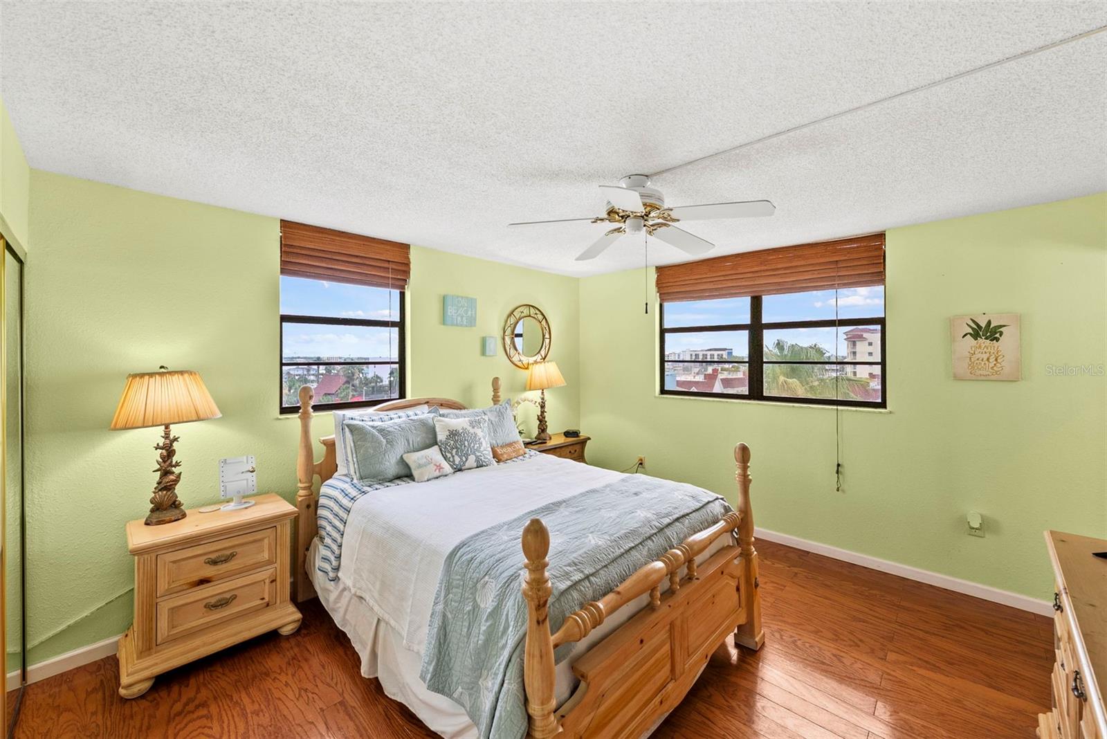 SHORES OF MADEIRA CONDO - Residential