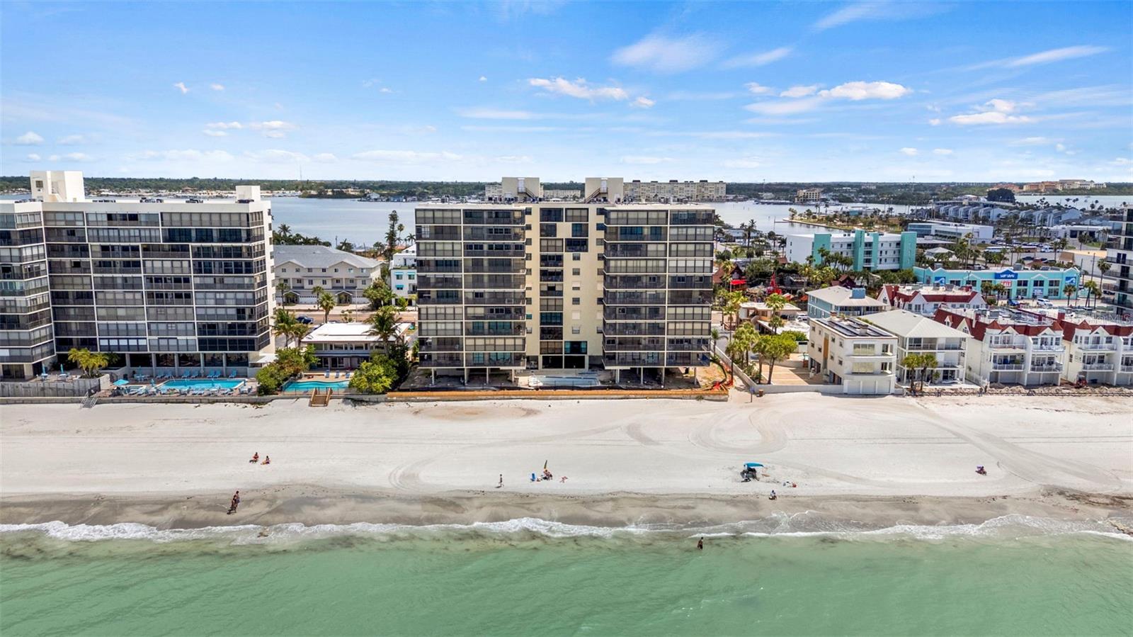 SHORES OF MADEIRA CONDO - Residential