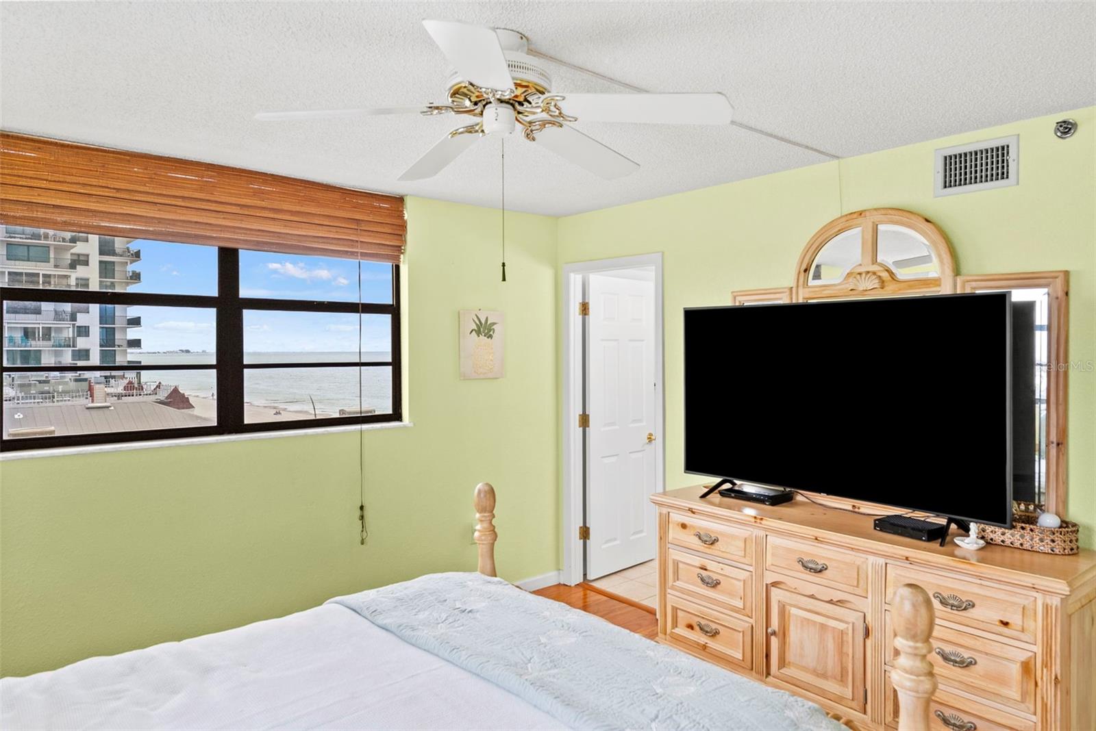 SHORES OF MADEIRA CONDO - Residential