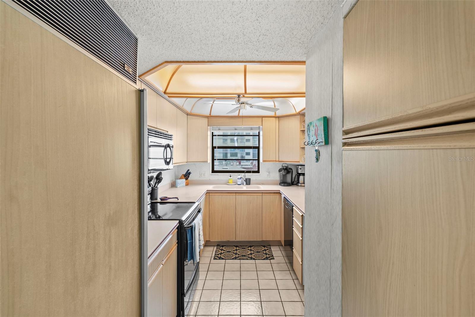 SHORES OF MADEIRA CONDO - Residential