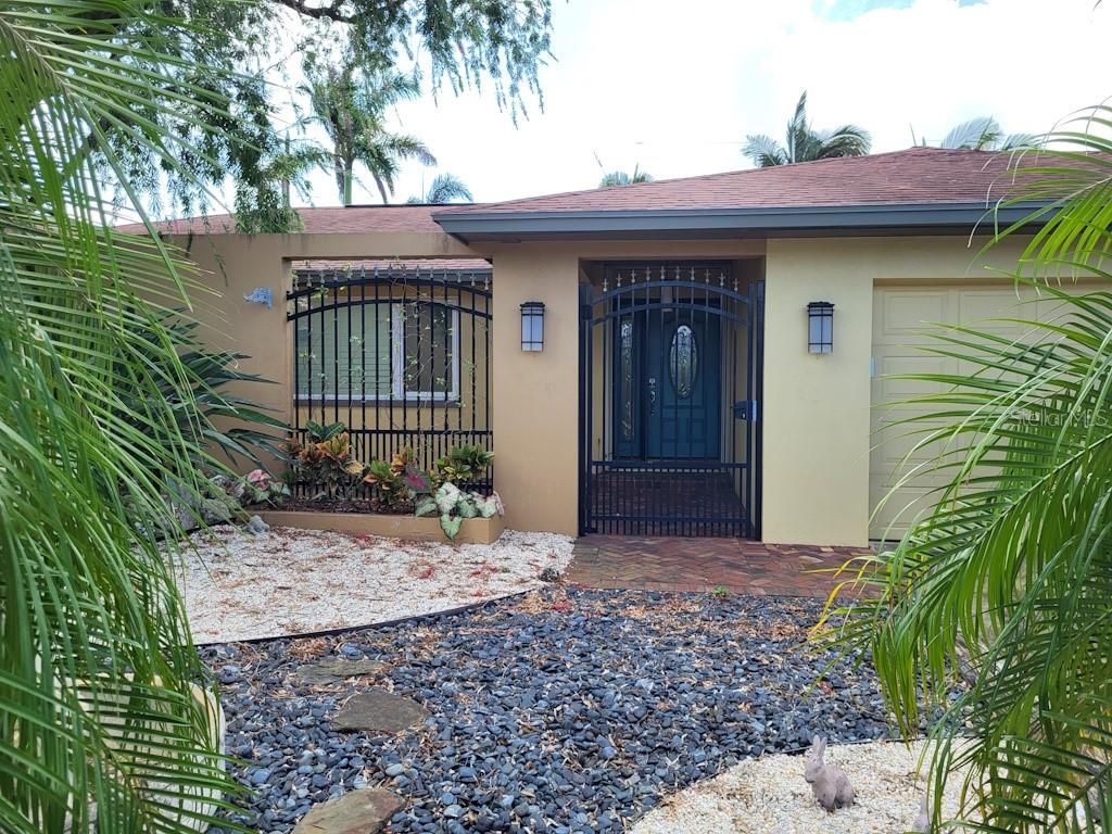 Photo of 11174 90th Terrace, Seminole, FL 33772 (MLS # TB8446561)