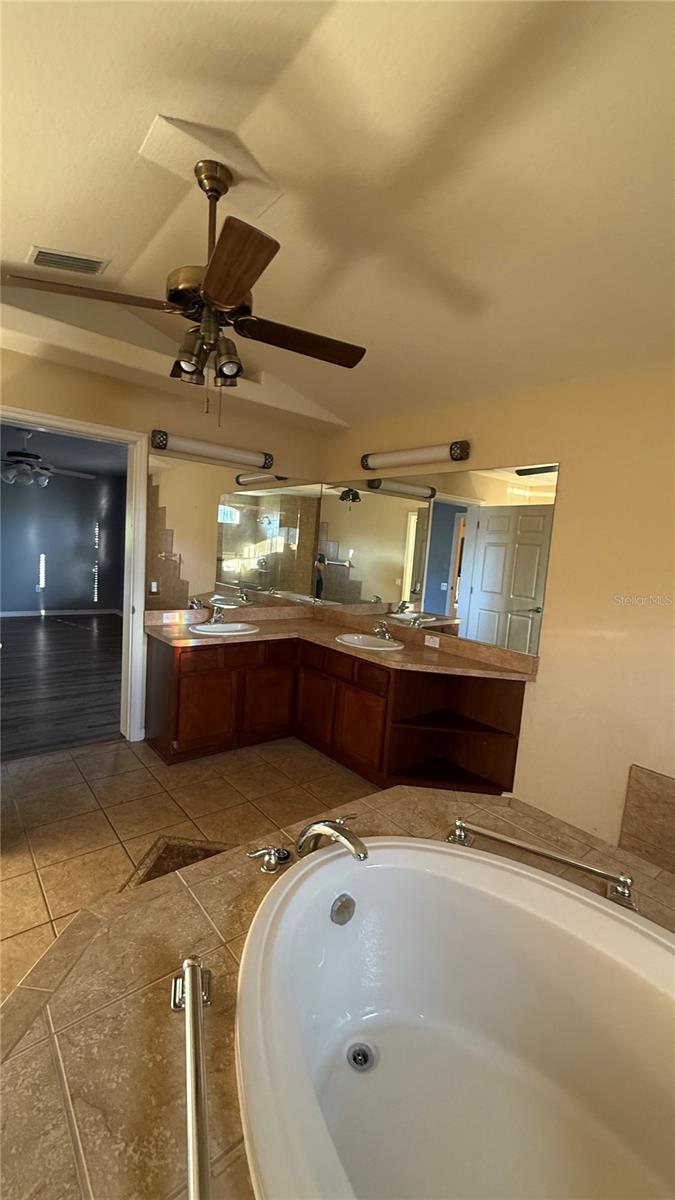 OAKS THE - Residential Lease