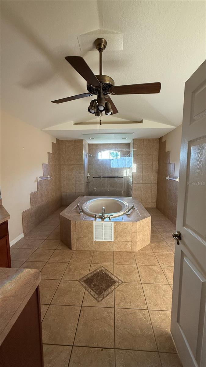 OAKS THE - Residential Lease