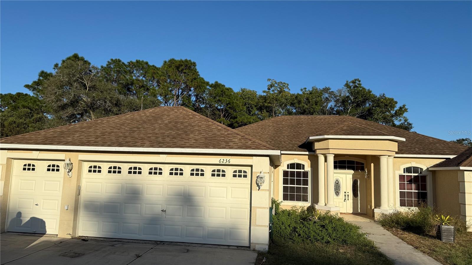 OAKS THE - Residential Lease