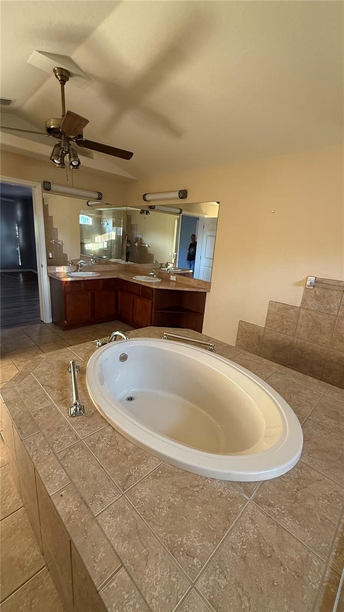 OAKS THE - Residential Lease