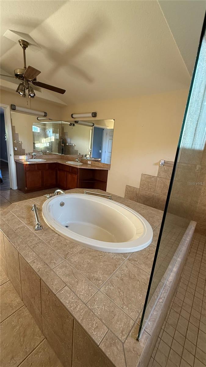 OAKS THE - Residential Lease