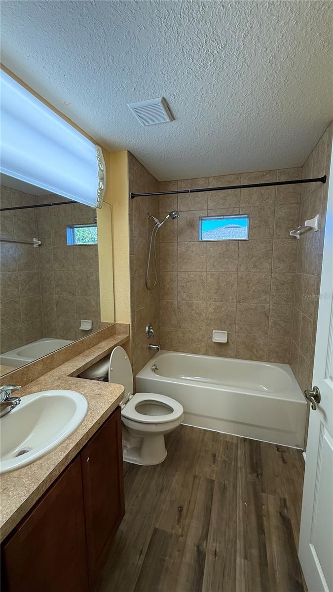 OAKS THE - Residential Lease