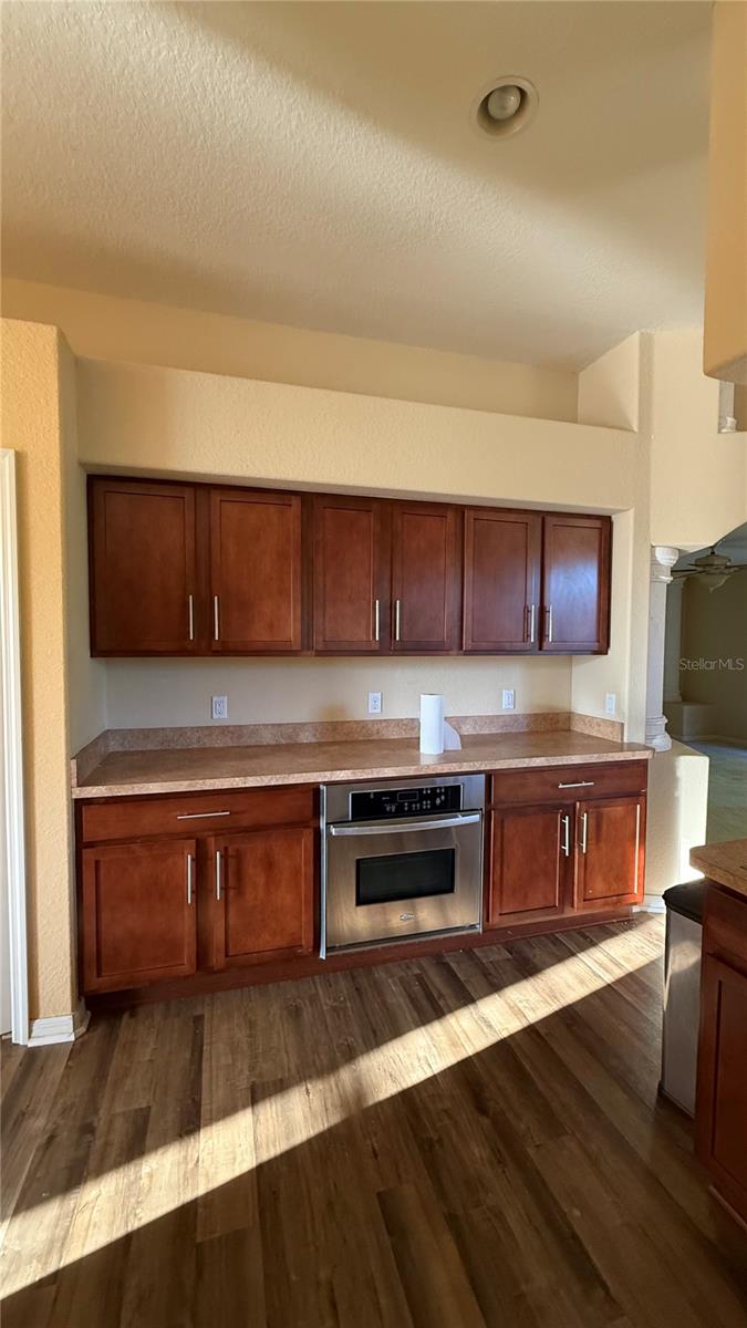 OAKS THE - Residential Lease