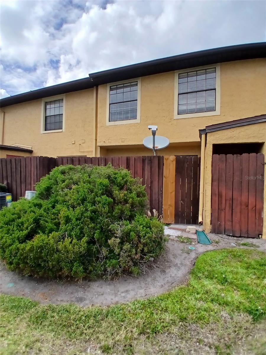 HIDDEN OAKS CONDO PH 10 - Residential