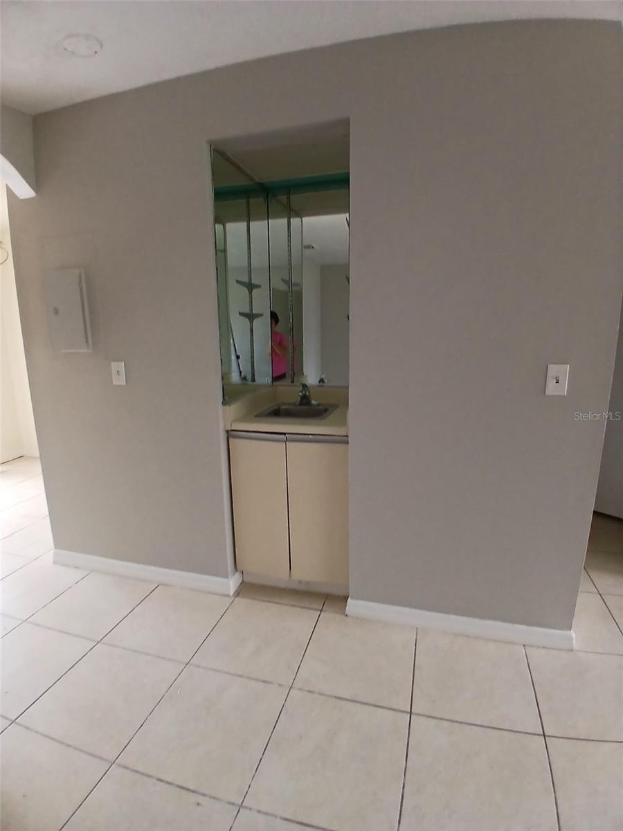 HIDDEN OAKS CONDO PH 10 - Residential