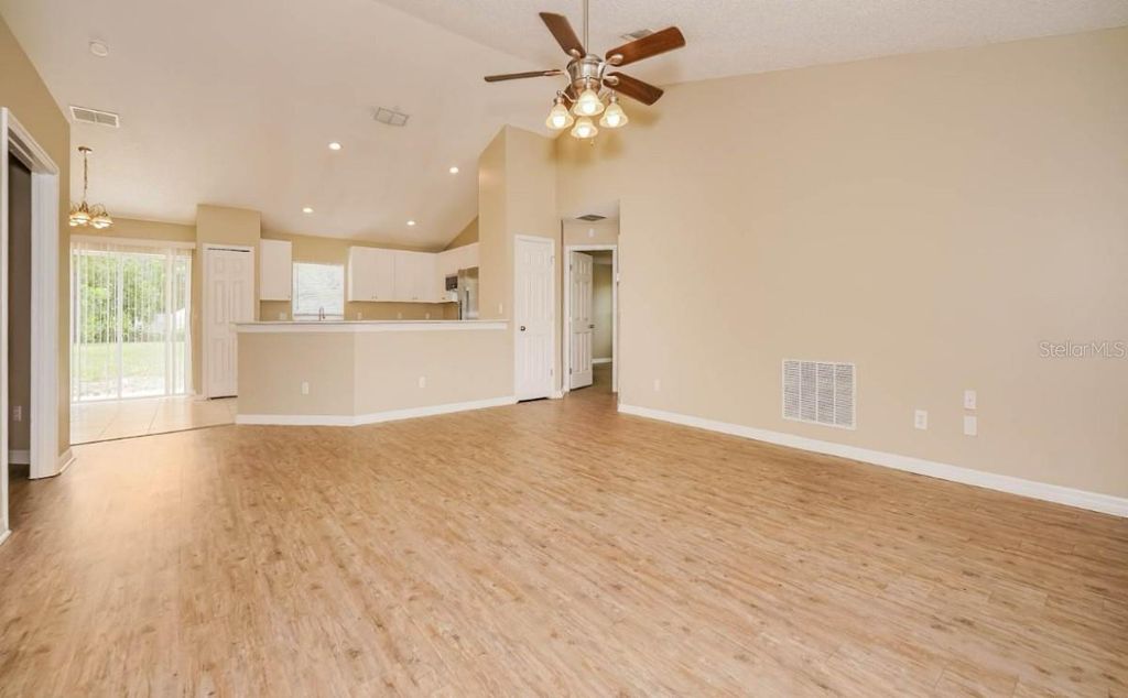 Photo of 3215 40th Avenue W, Bradenton, FL 34205 (MLS # A4676496)