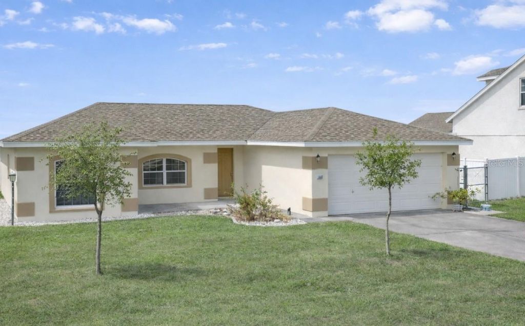 Photo of 3215 40th Avenue W, Bradenton, FL 34205 (MLS # A4676496)