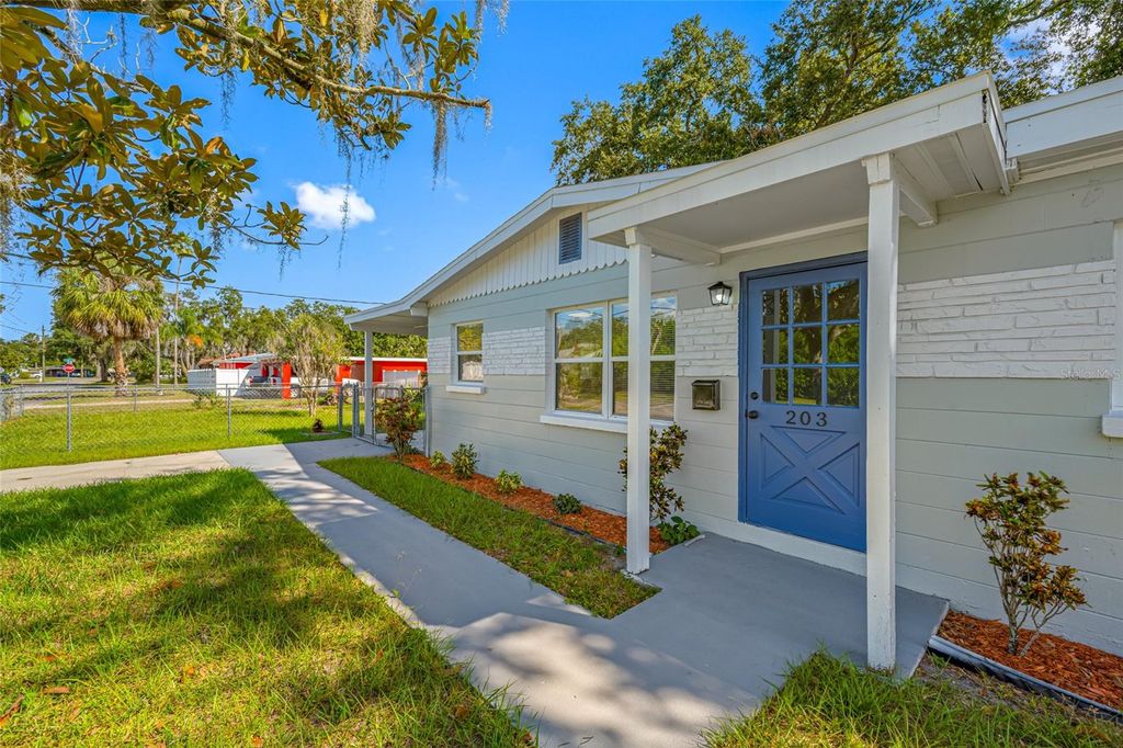 Photo of 203 Dixie Place, Lakeland, FL 33801 (MLS # TB8441286)