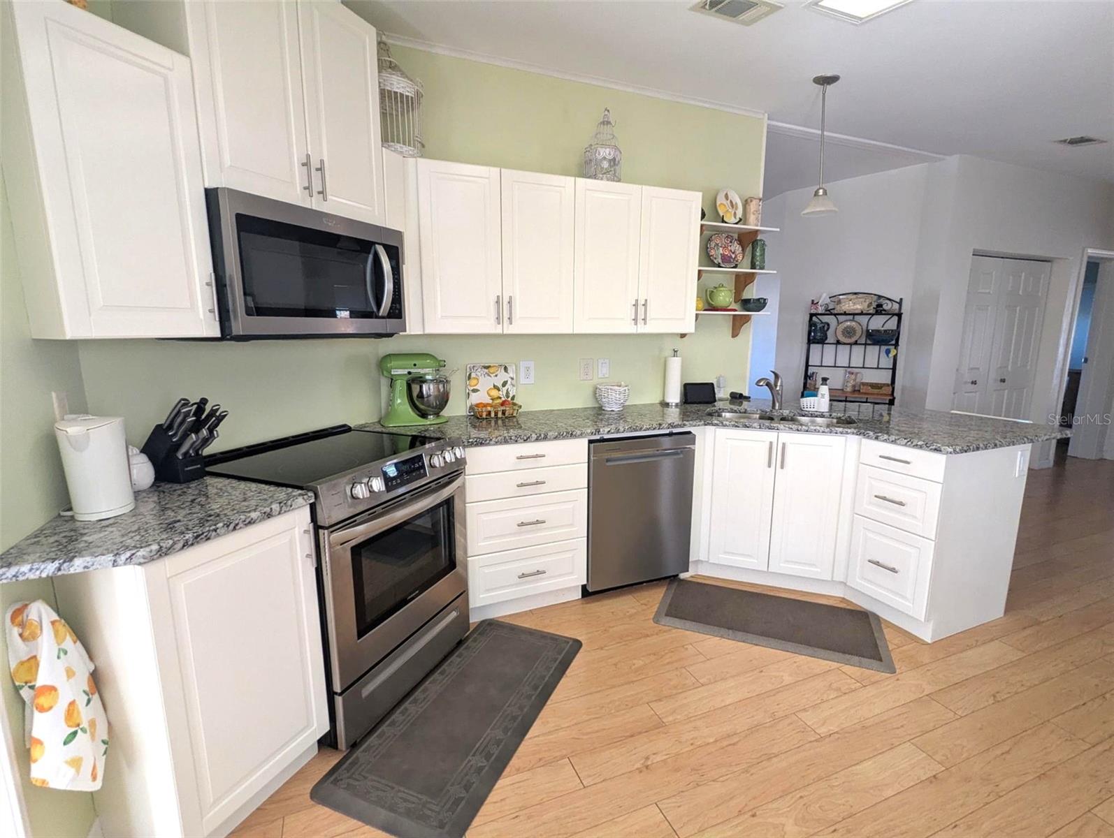 MAPLE LEAF ESTATES - Residential