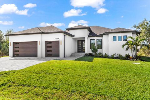 A home in PORT CHARLOTTE