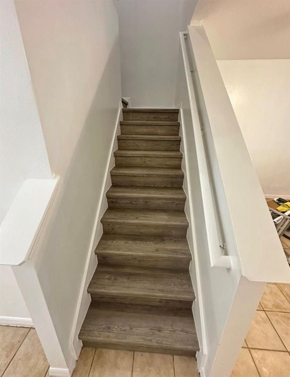 CRESTWYND BAY - Residential Lease