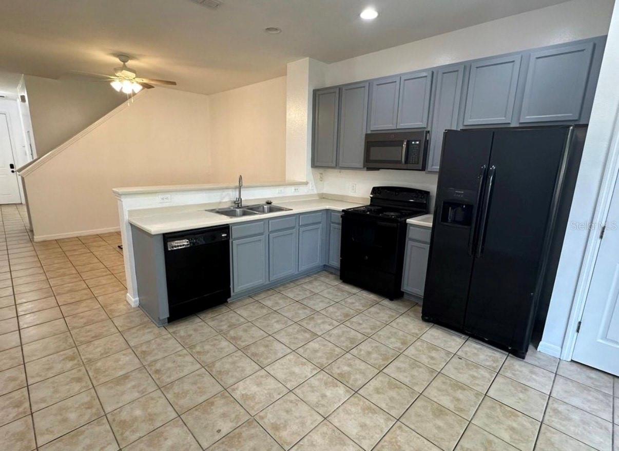 CRESTWYND BAY - Residential Lease