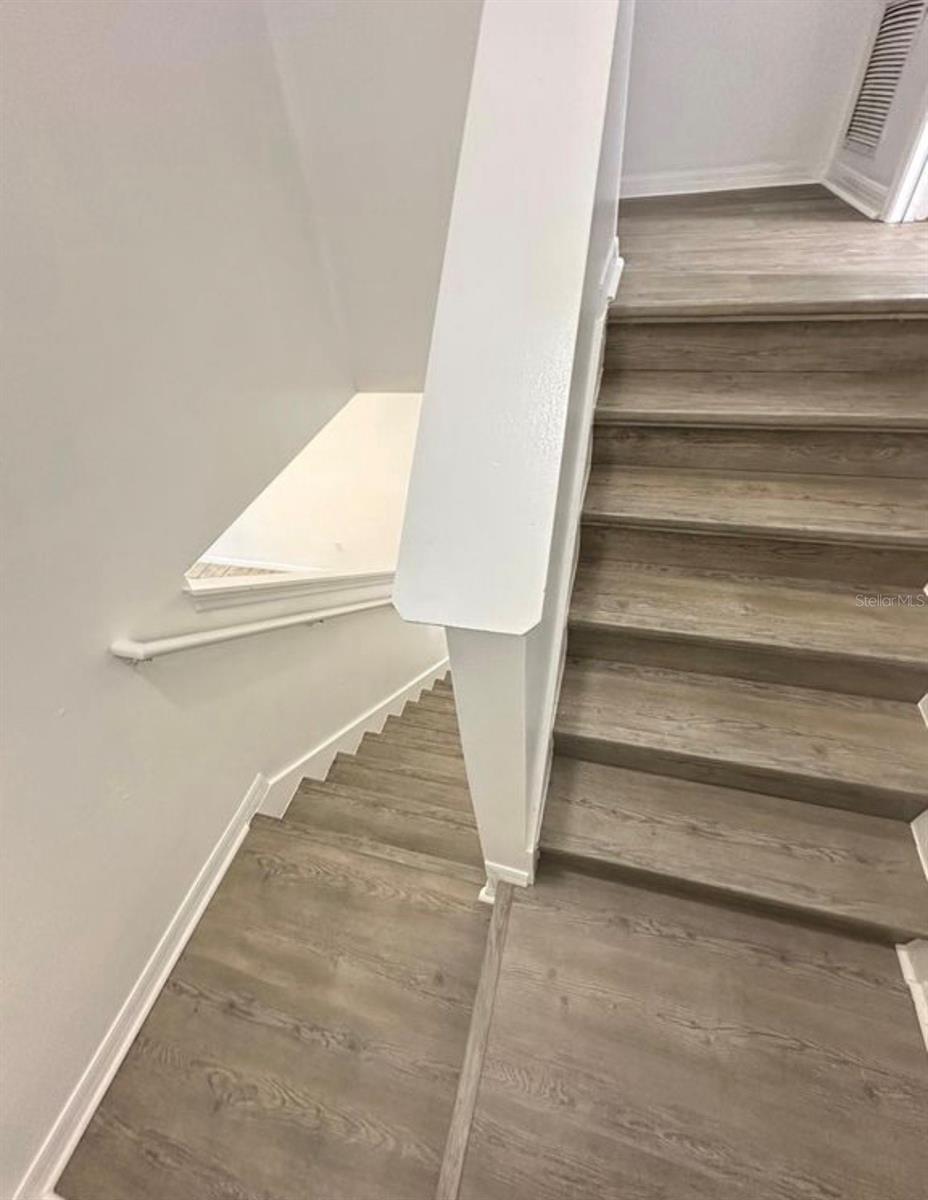 CRESTWYND BAY - Residential Lease