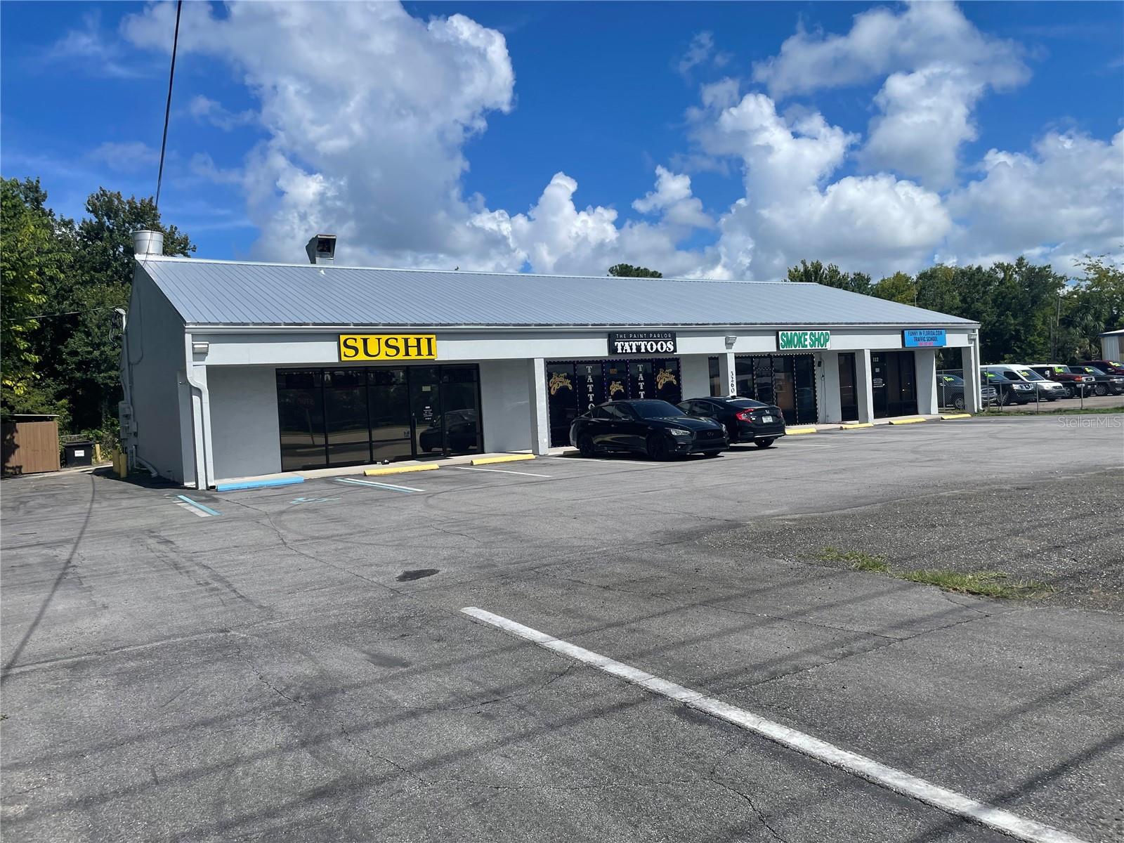 1 mile from Seminole State College (15,000 Students)
Property Summary
Plenty of parking
Space Available 960- 1,920 SF
US 17-92 Hwy, 119’ Frontage
±0.5 AC Lot Also Available
Lease Rate: $40.00/ft + CAM
Zoning: Commercial
Excellent Signage