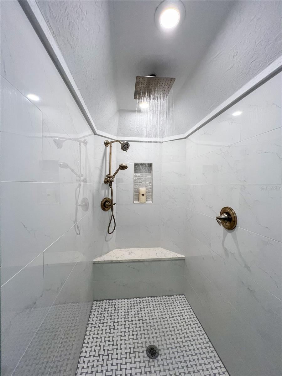 REDINGTON TOWERS 1 CONDO - Residential