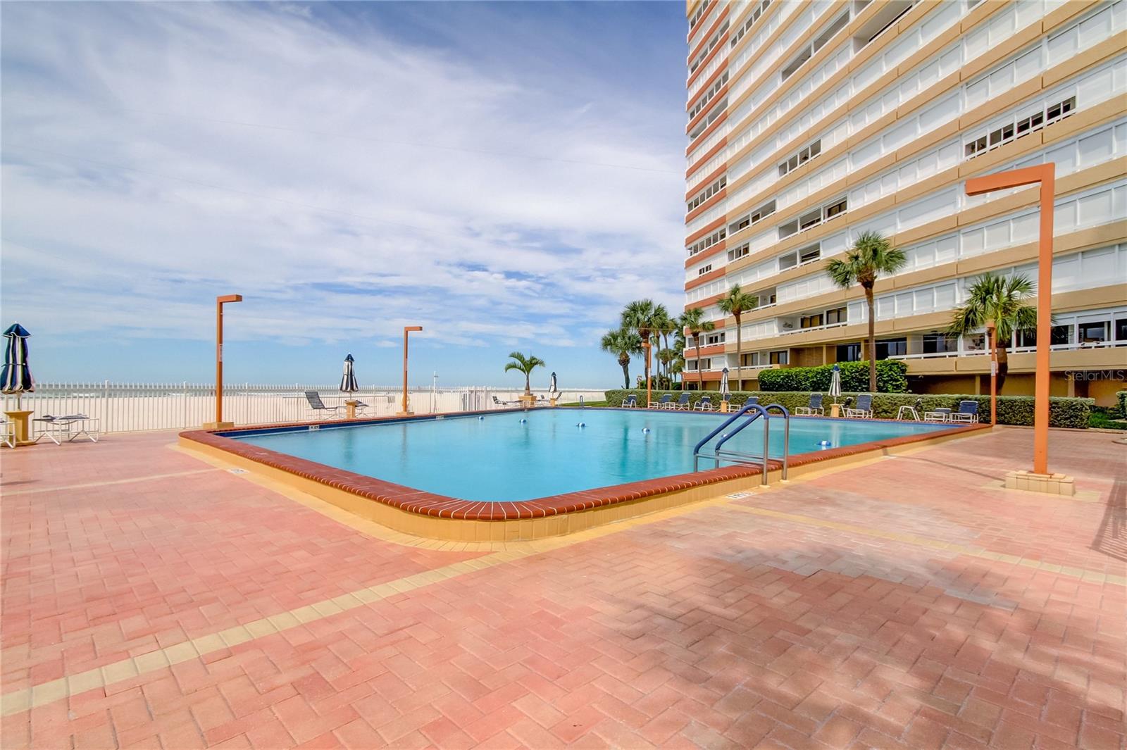 REDINGTON TOWERS 1 CONDO - Residential