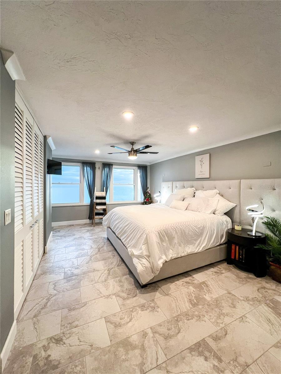REDINGTON TOWERS 1 CONDO - Residential