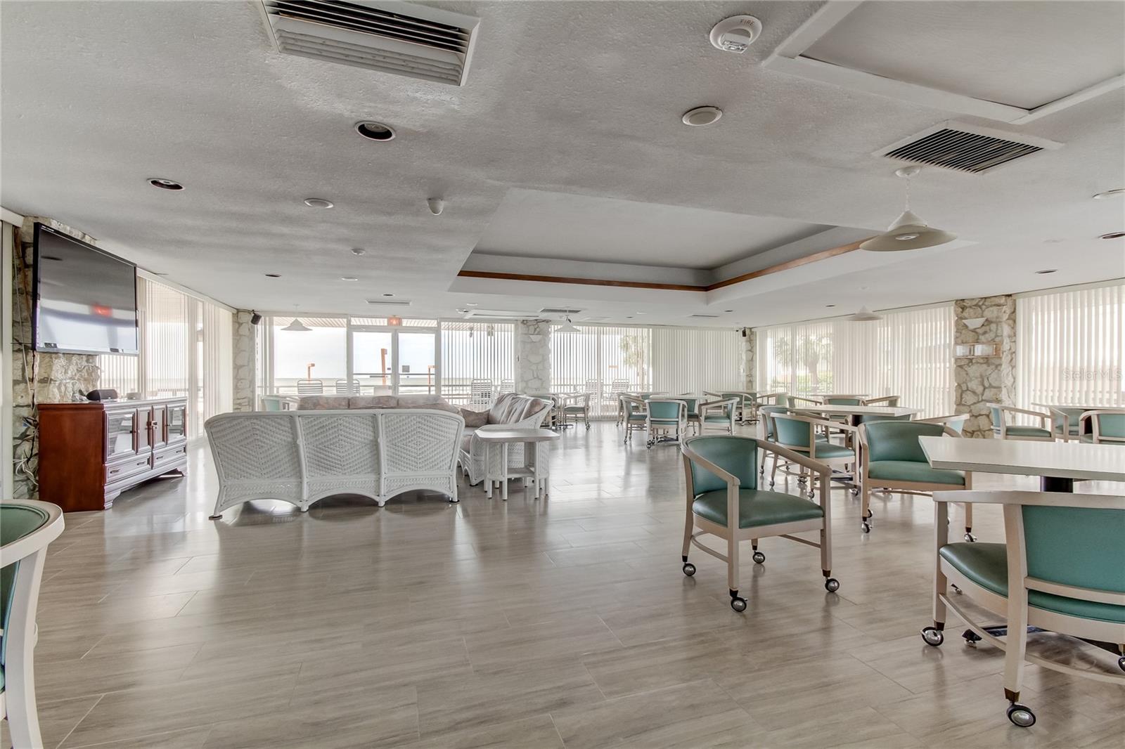 REDINGTON TOWERS 1 CONDO - Residential