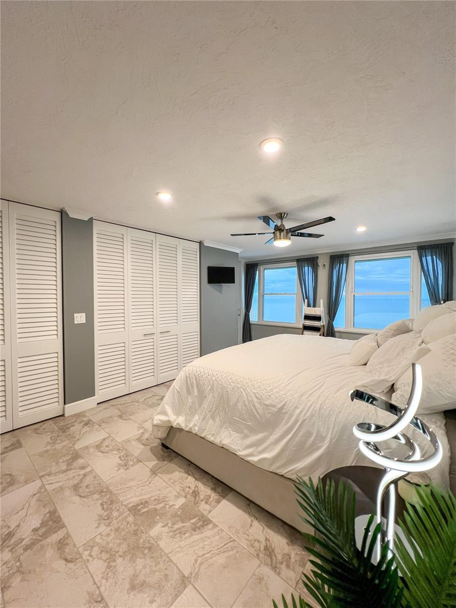 REDINGTON TOWERS 1 CONDO - Residential